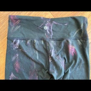 Lululemon leggings wunderunder size 4 28”